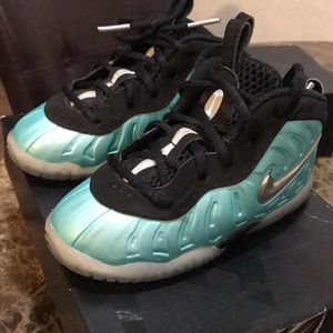 Nike little foam posite Size 8c